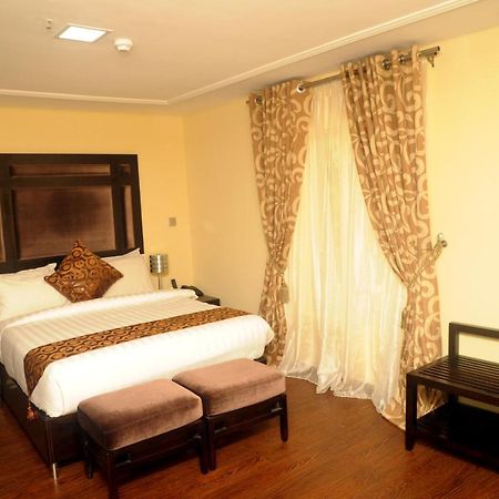 H210 Hotel Aliayabiagba Bagian luar foto