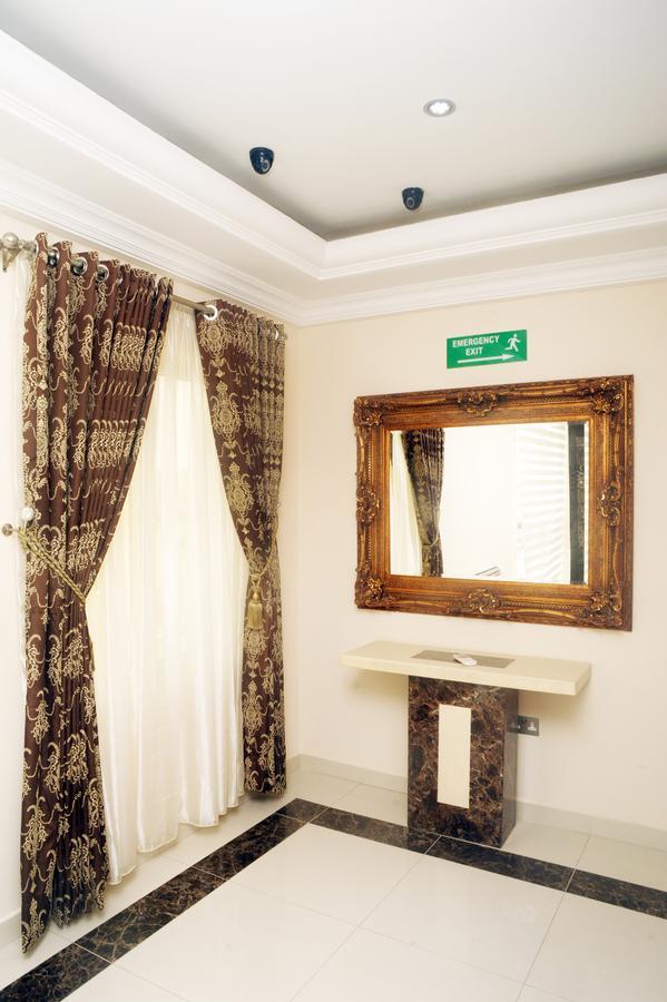 H210 Hotel Aliayabiagba Bagian luar foto