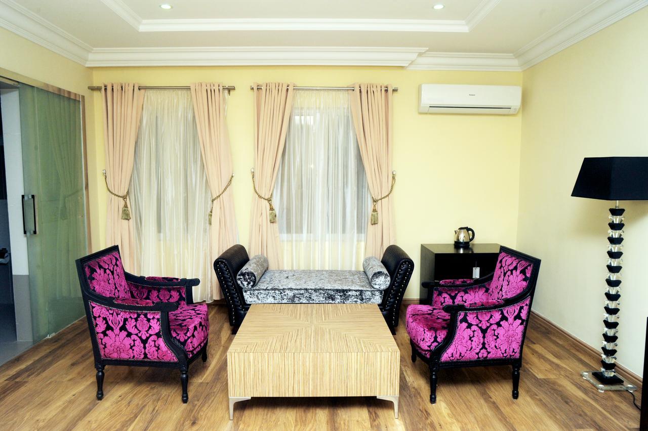 H210 Hotel Aliayabiagba Bagian luar foto