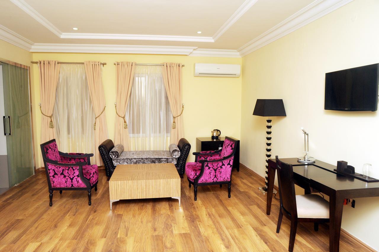 H210 Hotel Aliayabiagba Bagian luar foto